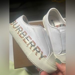 🩶Kids Icon Stripe Logo Burberry Sneakers🩶